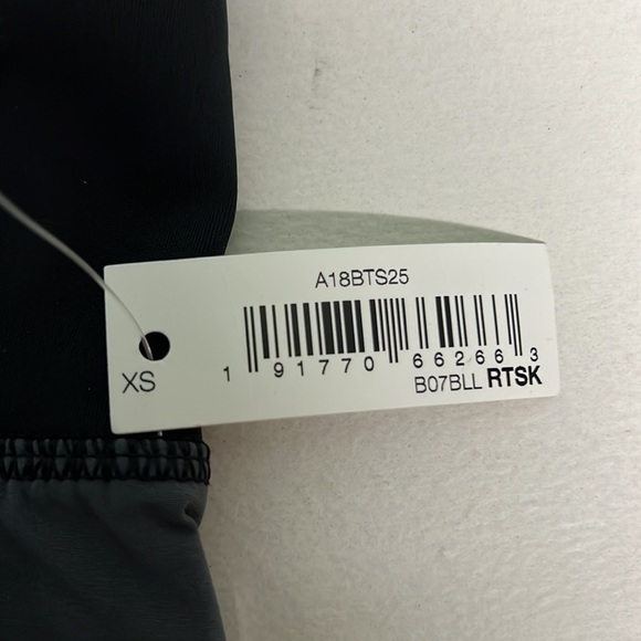 CORE 10 Women's Standard-Fit Knit Waistband 2-in-1 Woven Running Short - Picture 5 of 7